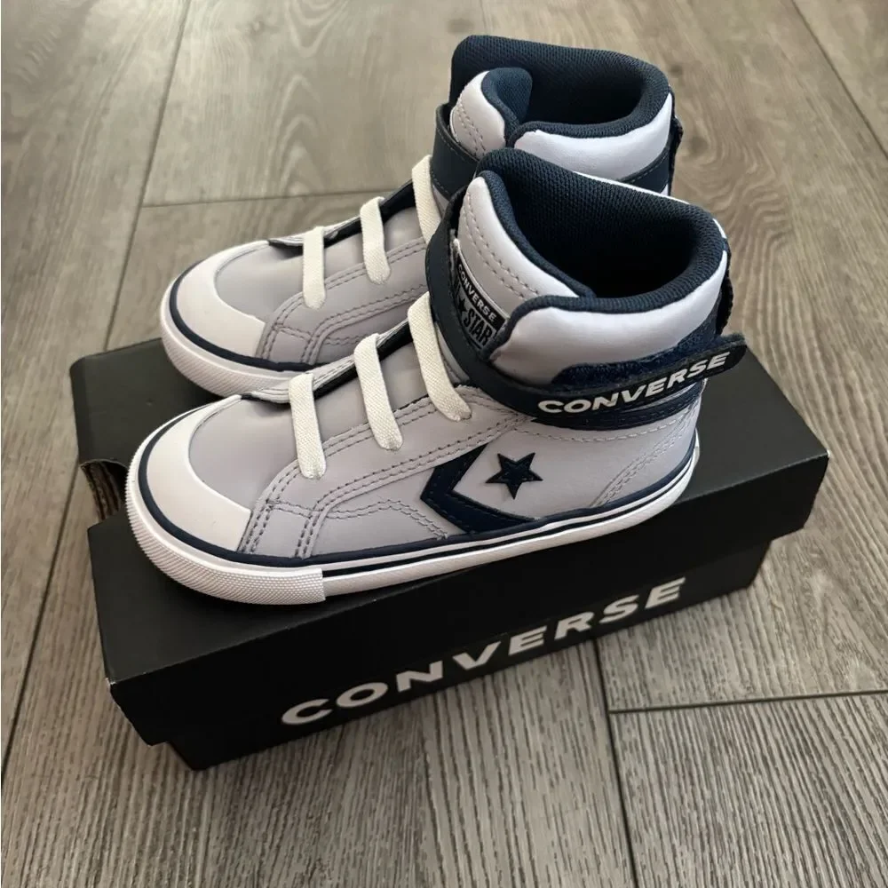 Converse High-Tops in Light Gray and Dark Blue
